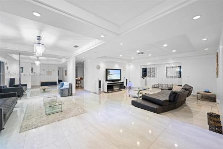 19885 NE 22nd Ave, Miami, Florida 33180, USA