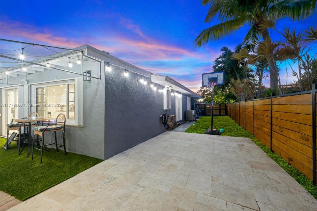 19885 NE 22nd Ave, Miami, فلوريدا 33180, الولايات المتحدة