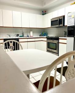 3530 Mystic Pointe Dr PH-07, Aventura, Florida 33180, USA