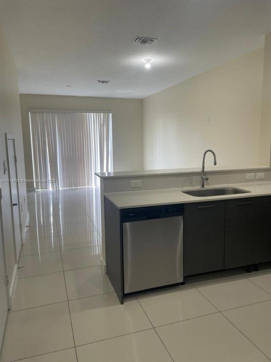 3508 NW 13th St 3508, Lauderhill, Флорида 33311, Соединенные Штаты