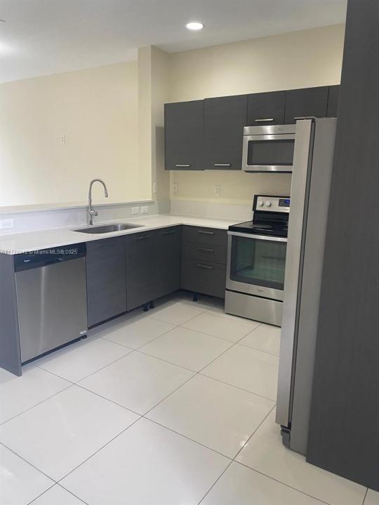 3508 NW 13th St 3508, Lauderhill, Флорида 33311, Соединенные Штаты