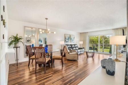9841 Sunrise Lakes Blvd 307, Sunrise, Florida 33322, USA