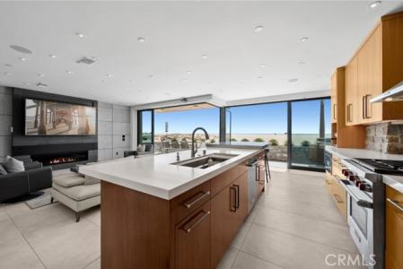 W Oceanfront, Newport Beach, California 92661