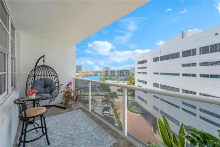 3725 S Ocean Dr 1015, Hollywood, Florida 33019, USA