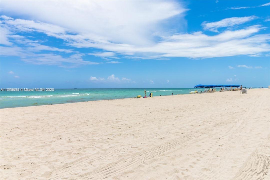 8877 Collins Ave 305, Surfside, 佛罗里达州 33154, 美国
