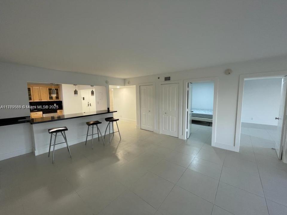 8877 Collins Ave 305, Surfside, 佛罗里达州 33154, 美国