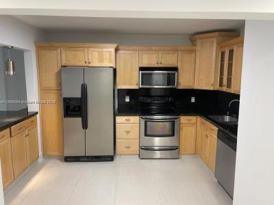 8877 Collins Ave 305, Surfside, Florida 33154, USA