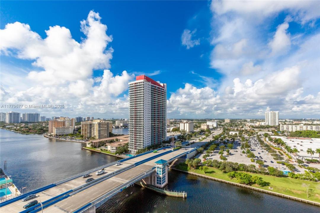 4010 S Ocean Dr R2204, Hollywood, Florida 33019, USA