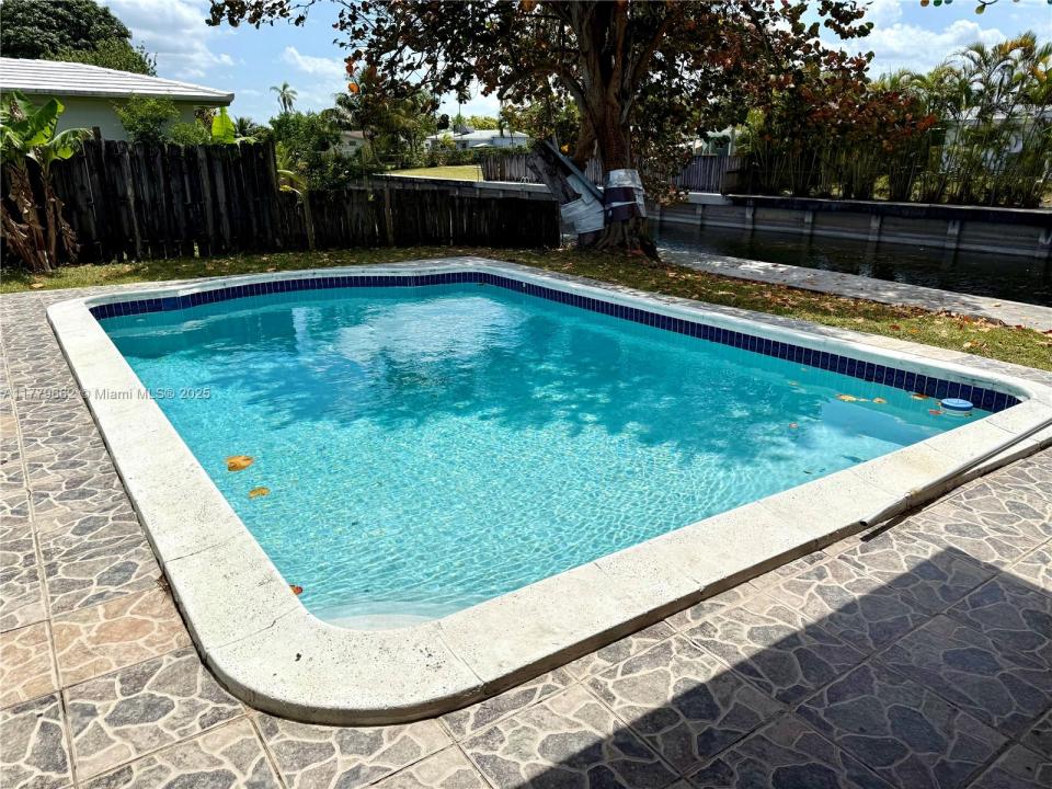 1625 E River Dr, Margate, Florida 33063, USA
