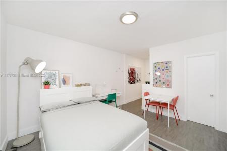 770 NE 123rd St 9, North Miami, Florida 33161, USA