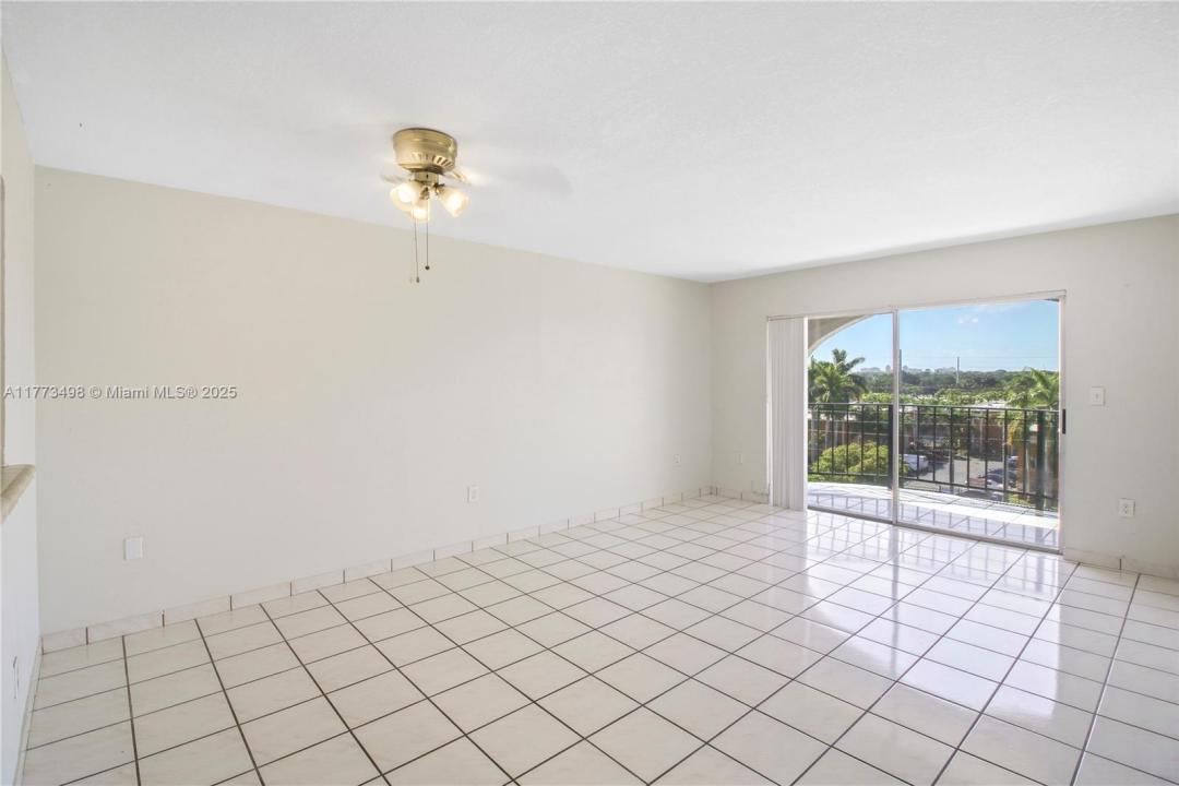 5199 NW 7th St 603E, Miami, Florida 33126, USA
