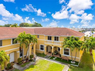 810 NE 212th Ter 2, Miami, Florida 33179, USA