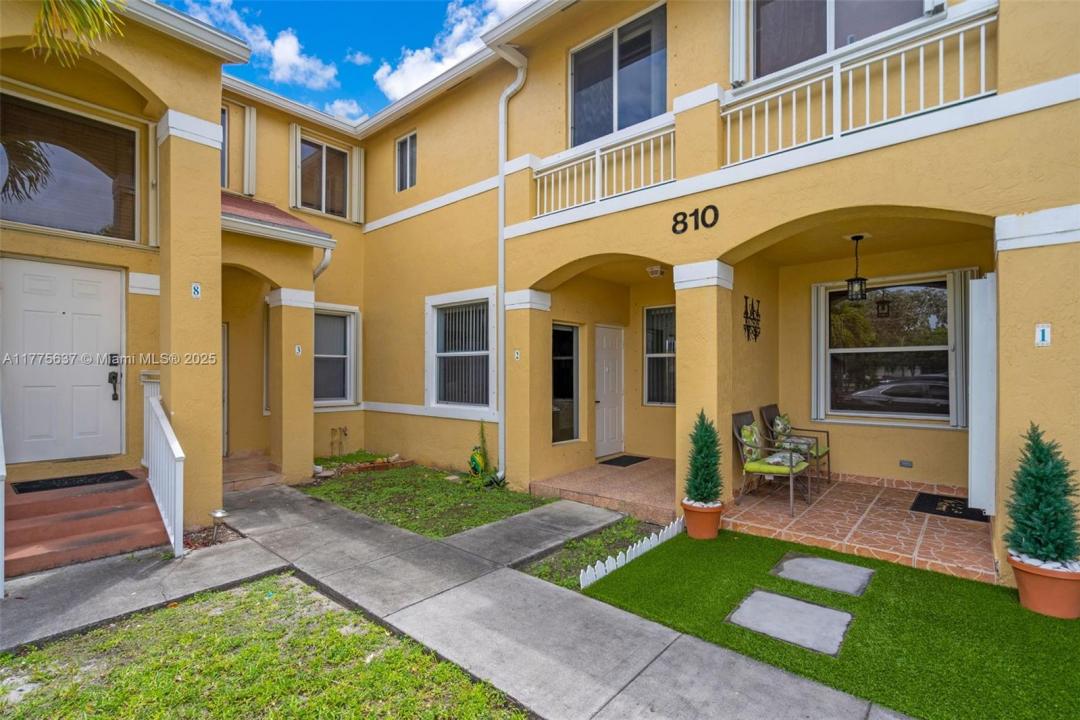 810 NE 212th Ter 2, Miami, Florida 33179
