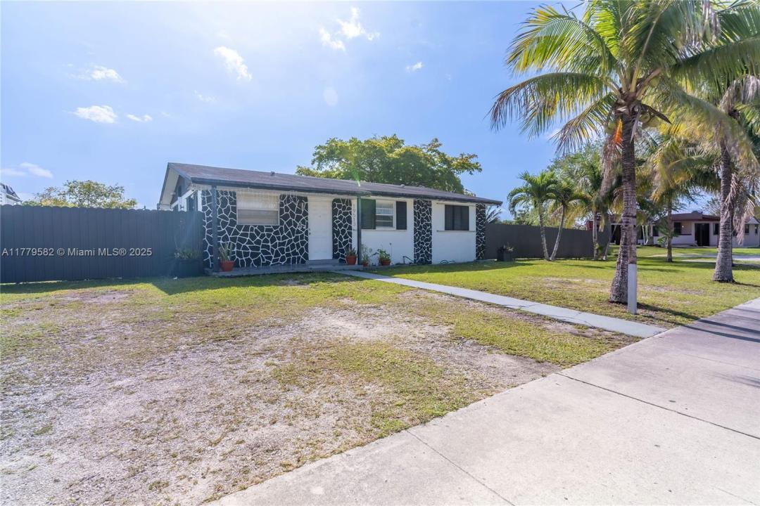 19513 SW 116th Ave, Miami, Florida 33157