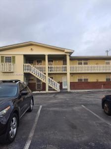 20380 NW 7th Ave 201, Miami Gardens, Florida 33169, USA