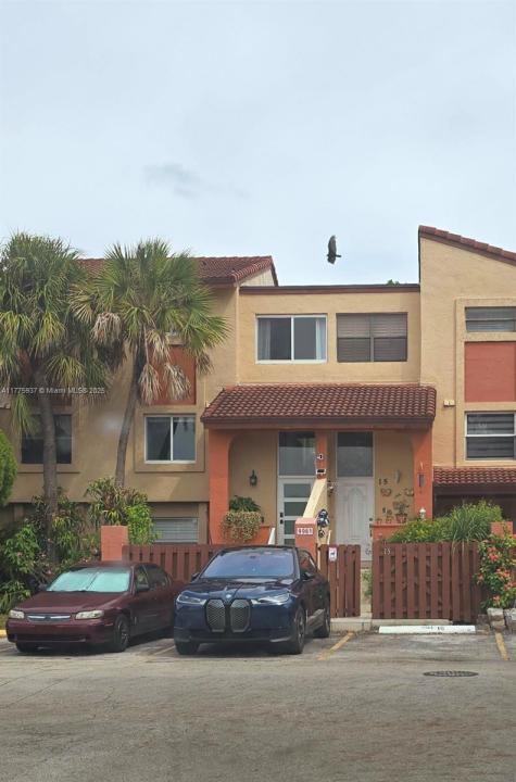 9907 NW 9th St Cir 15-20, Miami, フロリダ 33172, アメリカ合衆国