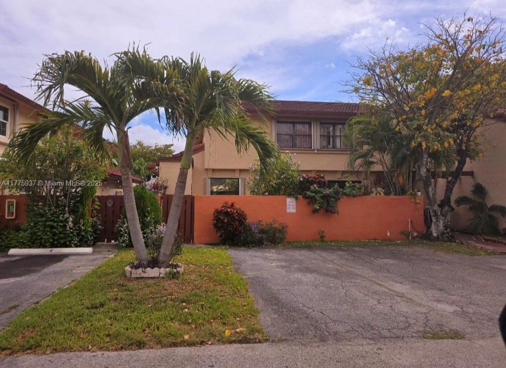 9907 NW 9th St Cir 15-20, Miami, フロリダ 33172, アメリカ合衆国