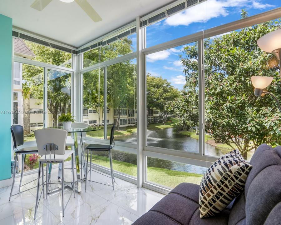 5121 W Oakland Park Blvd 205, Lauderdale Lakes, Florida 33313, Stati Uniti