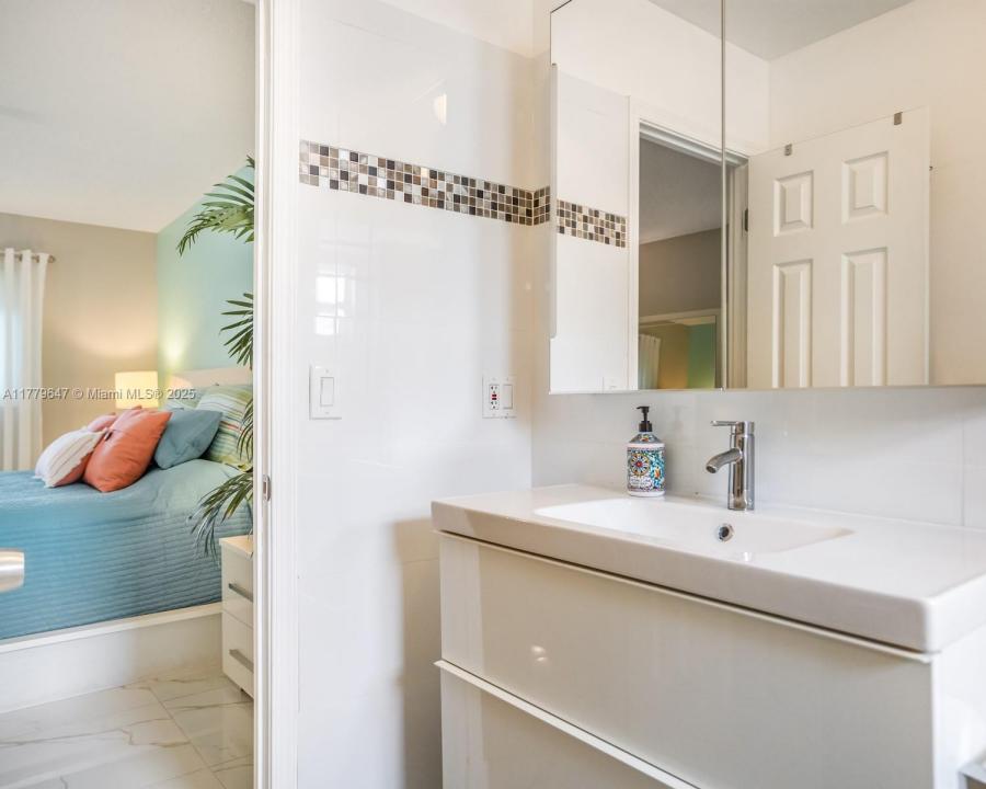 5121 W Oakland Park Blvd 205, Lauderdale Lakes, Florida 33313, Stati Uniti