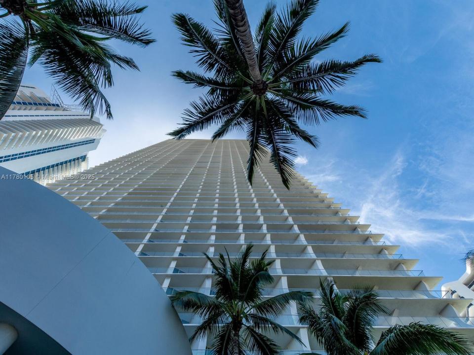16901 Collins Ave 703, Sunny Isles Beach, Florida 33160