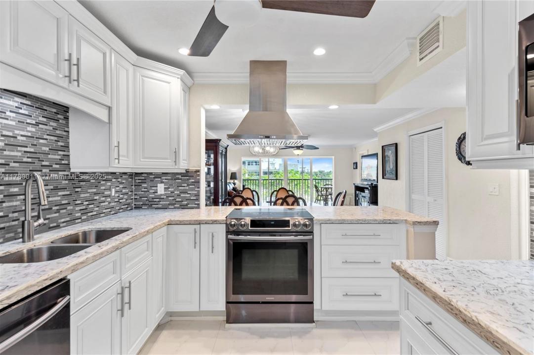 329 SE 3rd St 405P, Hallandale Beach, Florida 33009, Estados Unidos