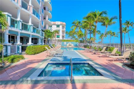 2051 SE 3rd St TH11, Deerfield Beach, Florida 33441, USA