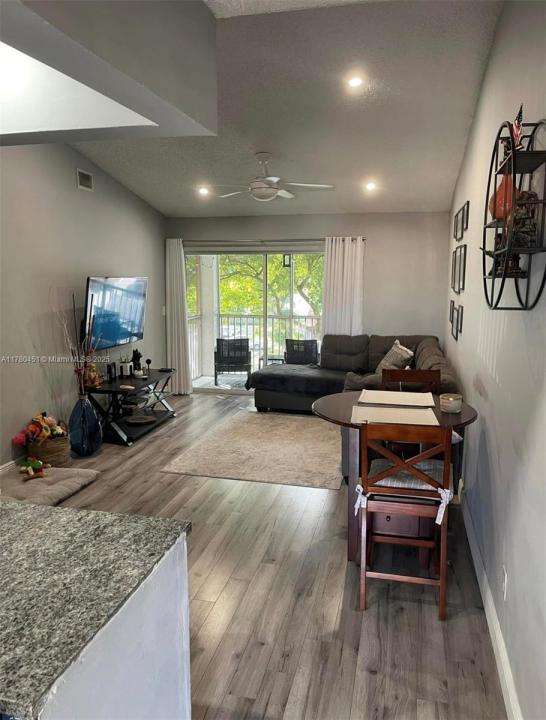 430 SE 7th St 304E, Dania Beach, Florida 33004