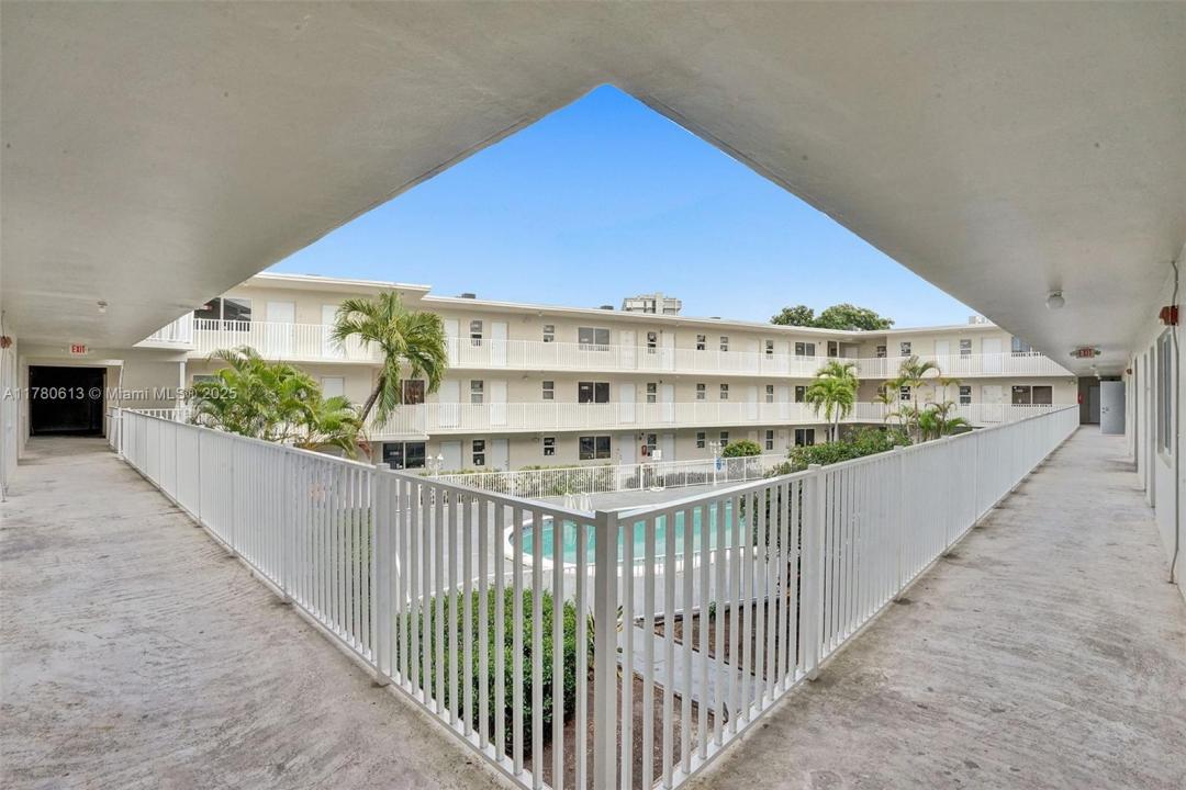 1895 Venice Park Dr 2A, North Miami, Florida 33181