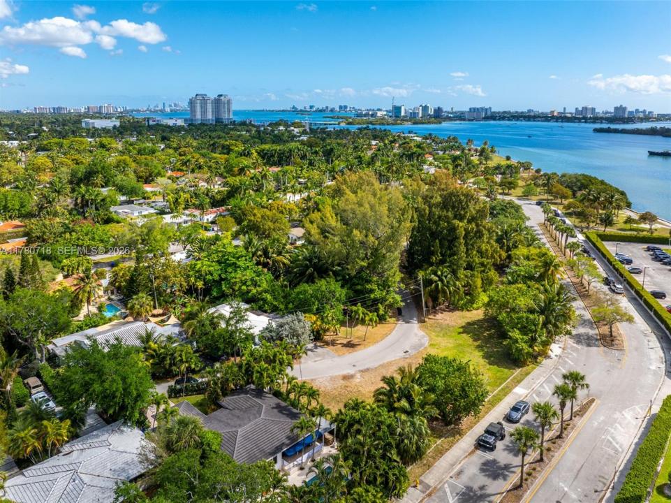 890 NE 70th St, Miami, Florida 33138, Amerika Birleşik Devletleri