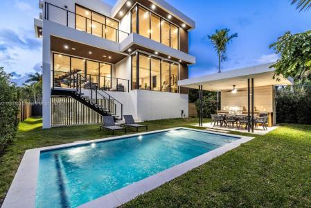736 NE 77th St, Miami, Florida 33138, USA