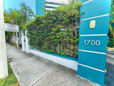 1700 NW N River Dr 805, Miami, Florida 33125, USA
