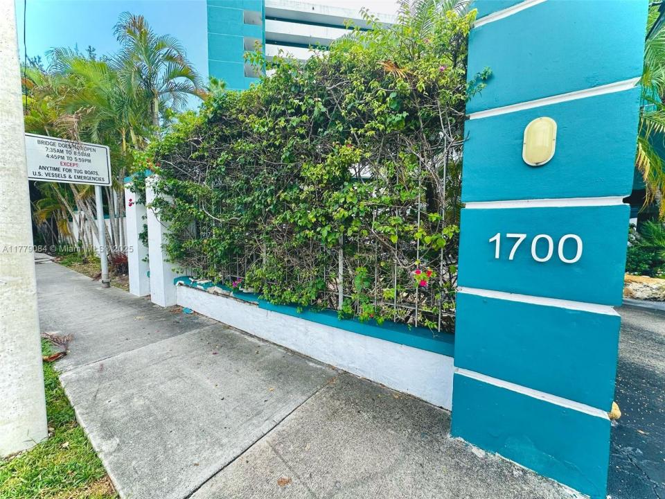 1700 NW N River Dr 805, Miami, Florida 33125