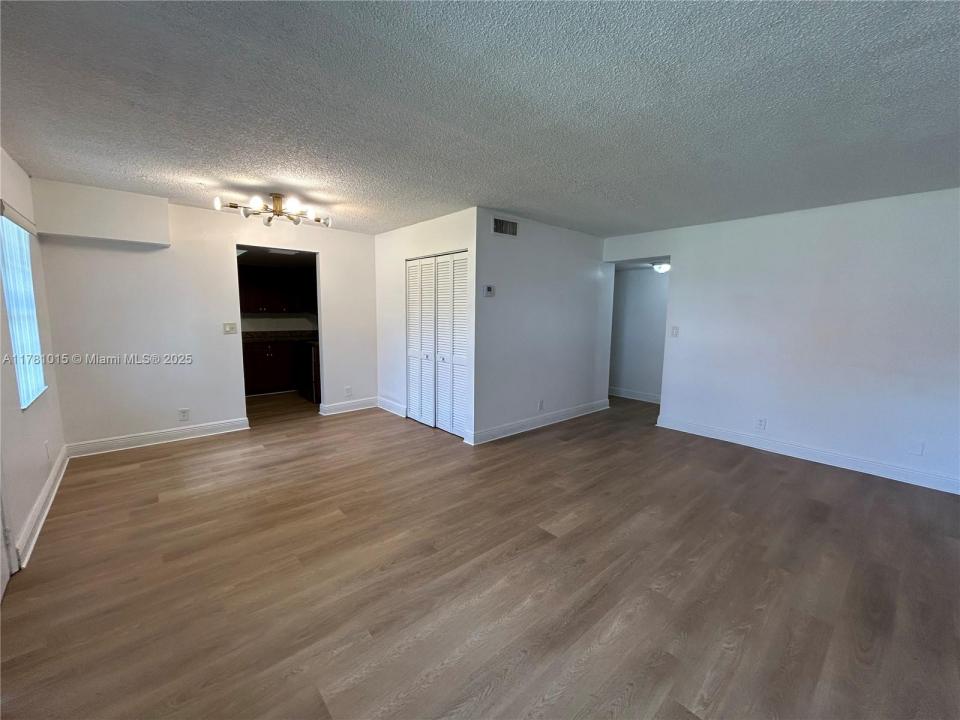 1201 SW 50th Ave 105-4, North Lauderdale, 佛罗里达州 33068, 美国