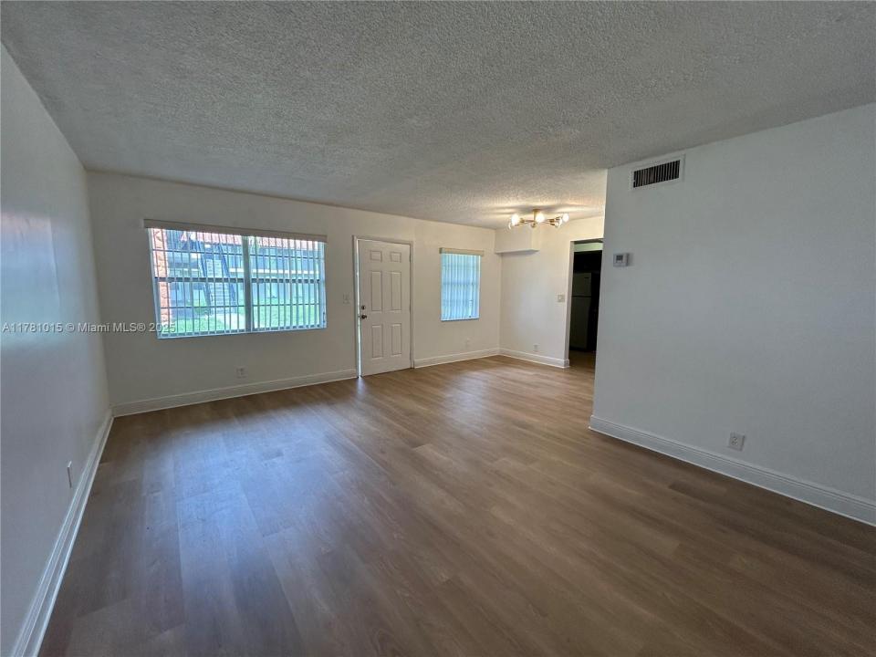 1201 SW 50th Ave 105-4, North Lauderdale, 佛罗里达州 33068, 美国