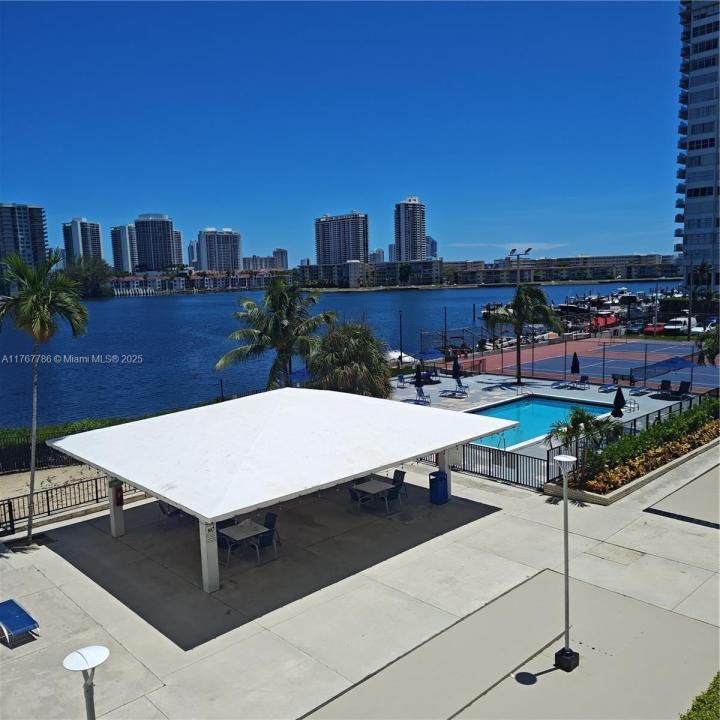 2750 NE 183rd St 301, Aventura, Flórida 33160, Estados Unidos