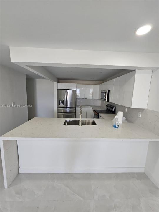 7125 Bay Dr 506, Miami Beach, פלורידה 33141, ארצות הברית של אמריקה 