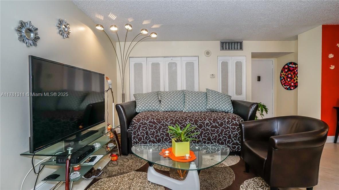 17011 N Bay Rd 701, Sunny Isles Beach, Florida 33160, Amerika Birleşik Devletleri