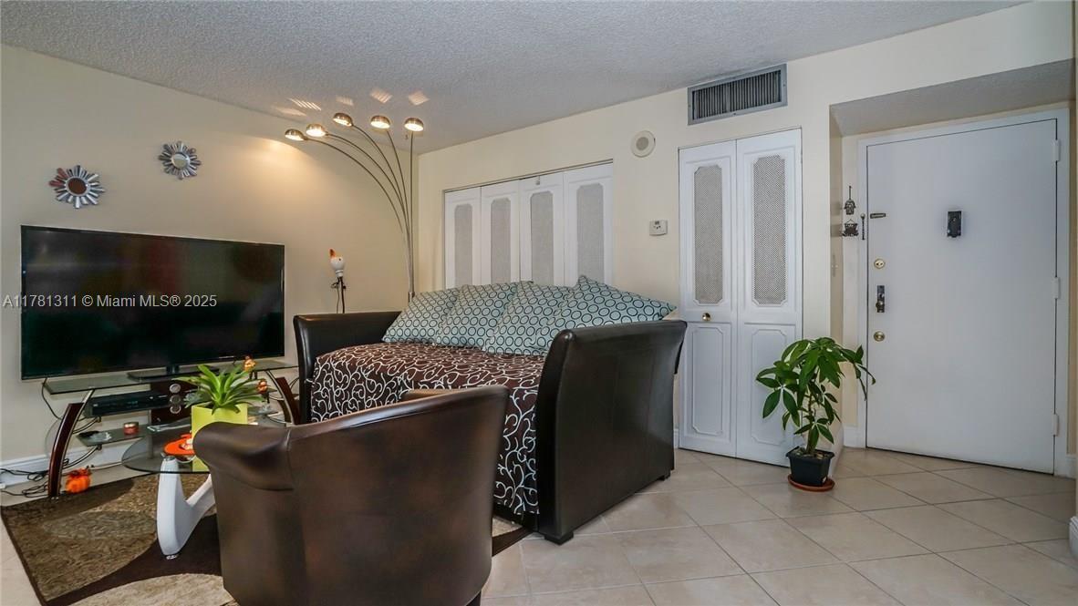 17011 N Bay Rd 701, Sunny Isles Beach, Florida 33160, Amerika Birleşik Devletleri