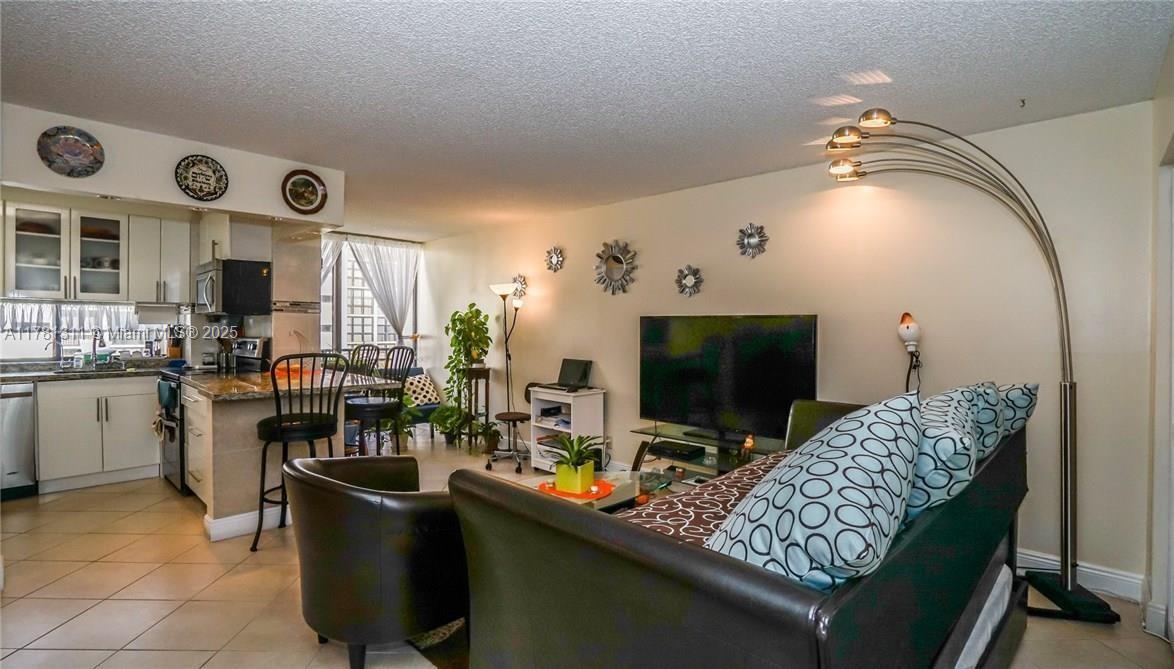 17011 N Bay Rd 701, Sunny Isles Beach, Florida 33160, Amerika Birleşik Devletleri