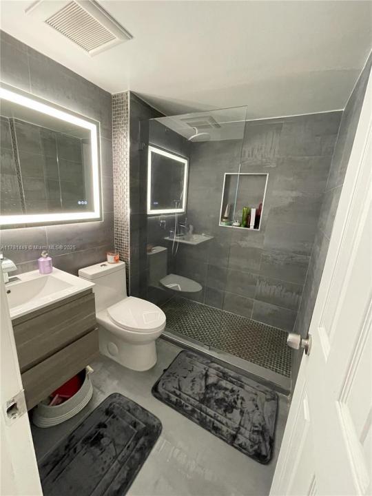 112 Royal Park Dr 2G, Oakland Park, Florida 33309