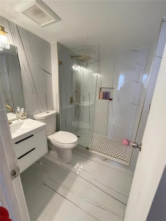 112 Royal Park Dr 2G, Oakland Park, Florida 33309