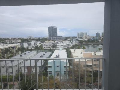 6900 Bay Dr 8I, Miami Beach, Florida 33141, USA