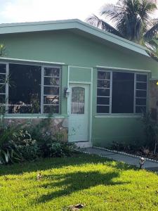 524 NE 160th Ter, Miami, Florida 33162, USA