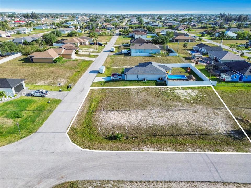2104 NE 7TH AVE, Cape Coral, Florida 33909