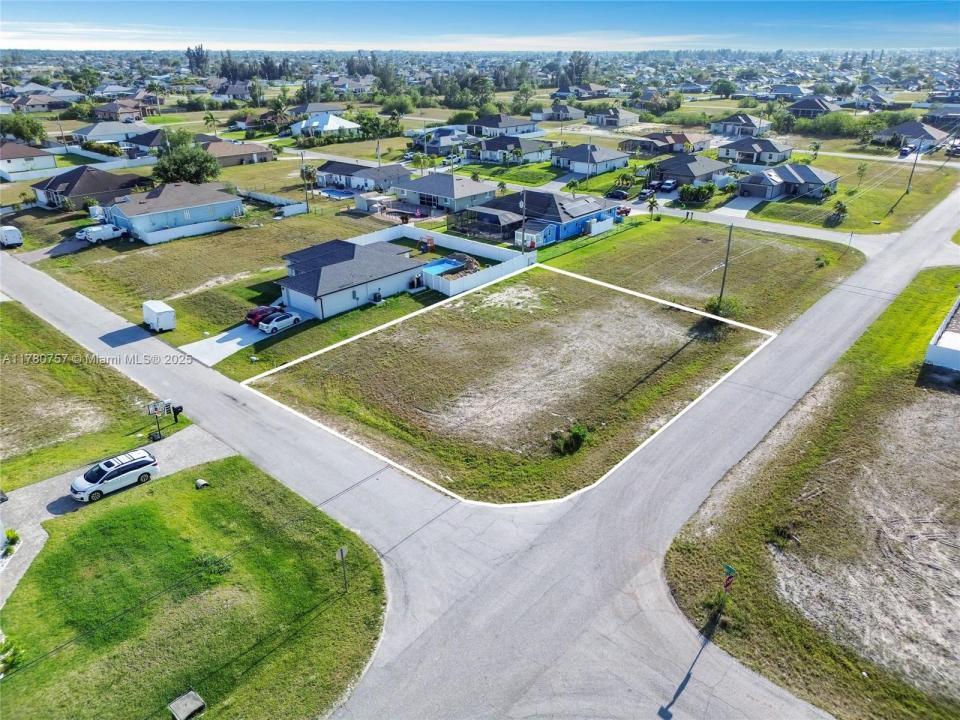 2104 NE 7TH AVE, Cape Coral, Florida 33909