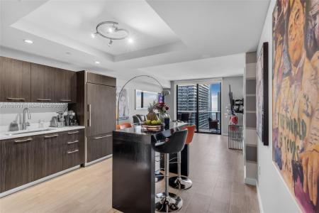 45 SW 9th St 3804, Miami, Florida 33130, USA