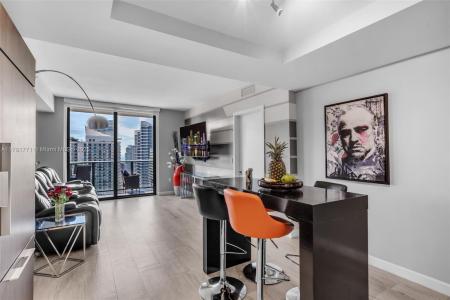 45 SW 9th St 3804, Miami, Florida 33130, USA