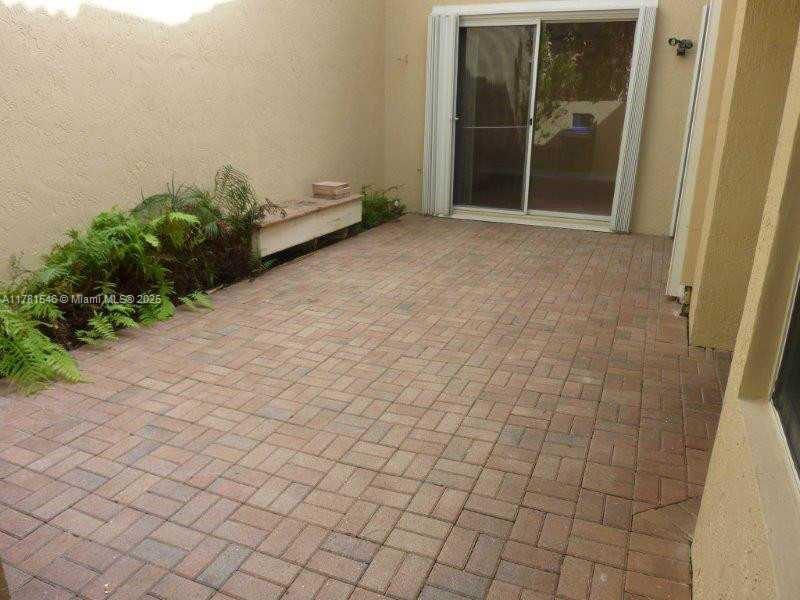 1551 Seagrape Way, Hollywood, Florida 33019, USA