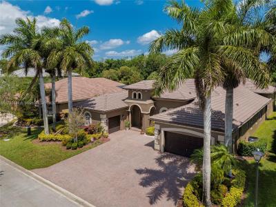 561 E Enclave Cir E, Pembroke Pines, Florida 33027, USA
