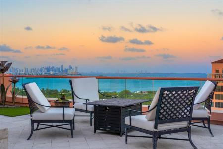 60 Edgewater Dr TS-E, Coral Gables, Florida 33133, USA